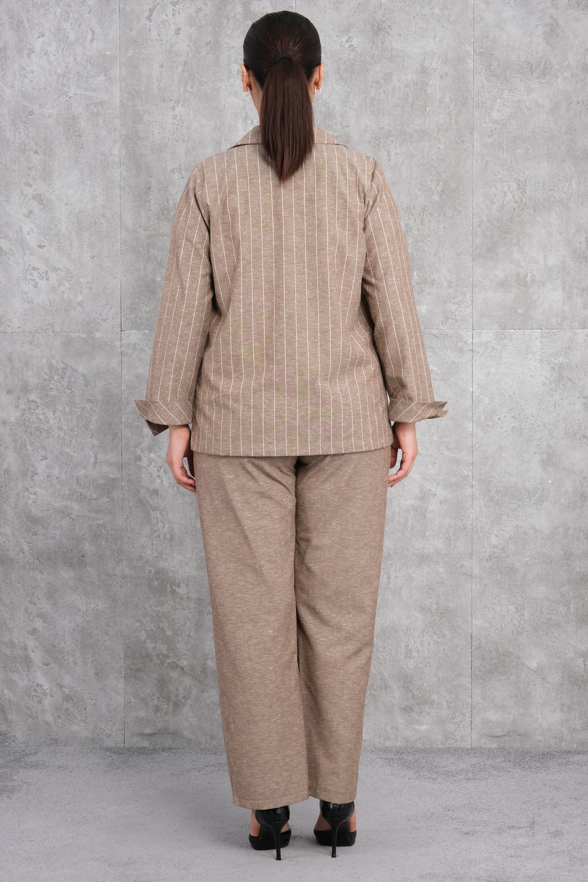 طقم من ثلاث قطع مقاس كبير-البني