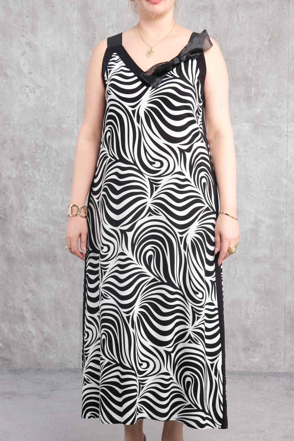 Платье больших размеров-Черный