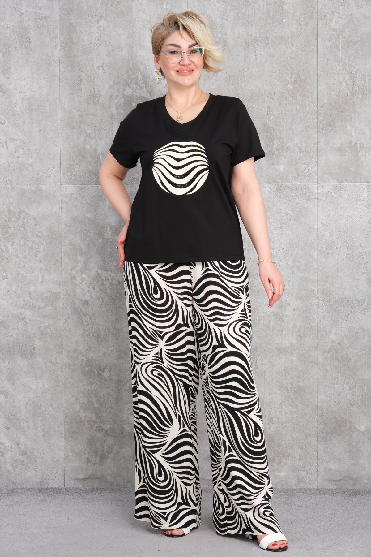 طقم من قطعتين مقاس كبير-الأسود