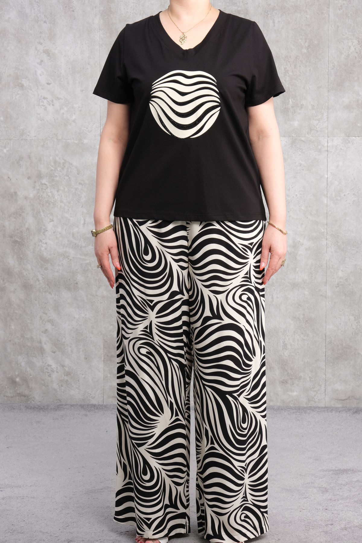 طقم من قطعتين مقاس كبير-الأسود