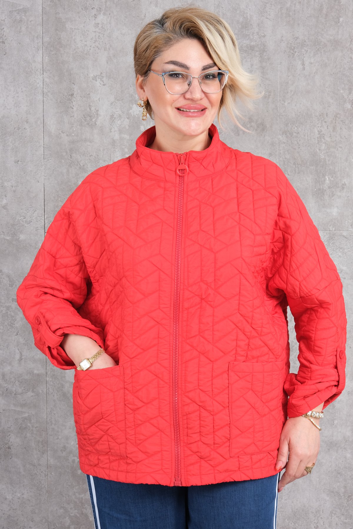 جاكيت رياضي قصير مقاس كبير-الأحمر