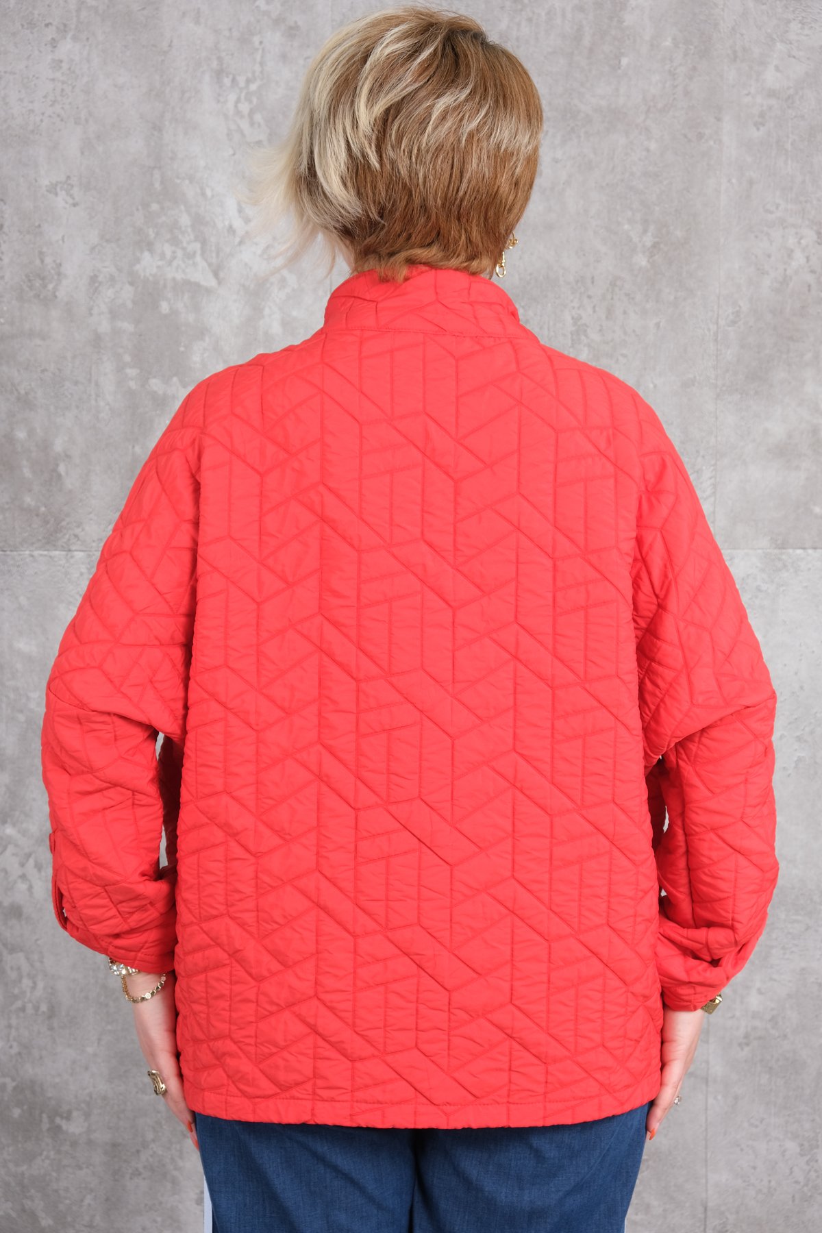 جاكيت رياضي قصير مقاس كبير-الأحمر