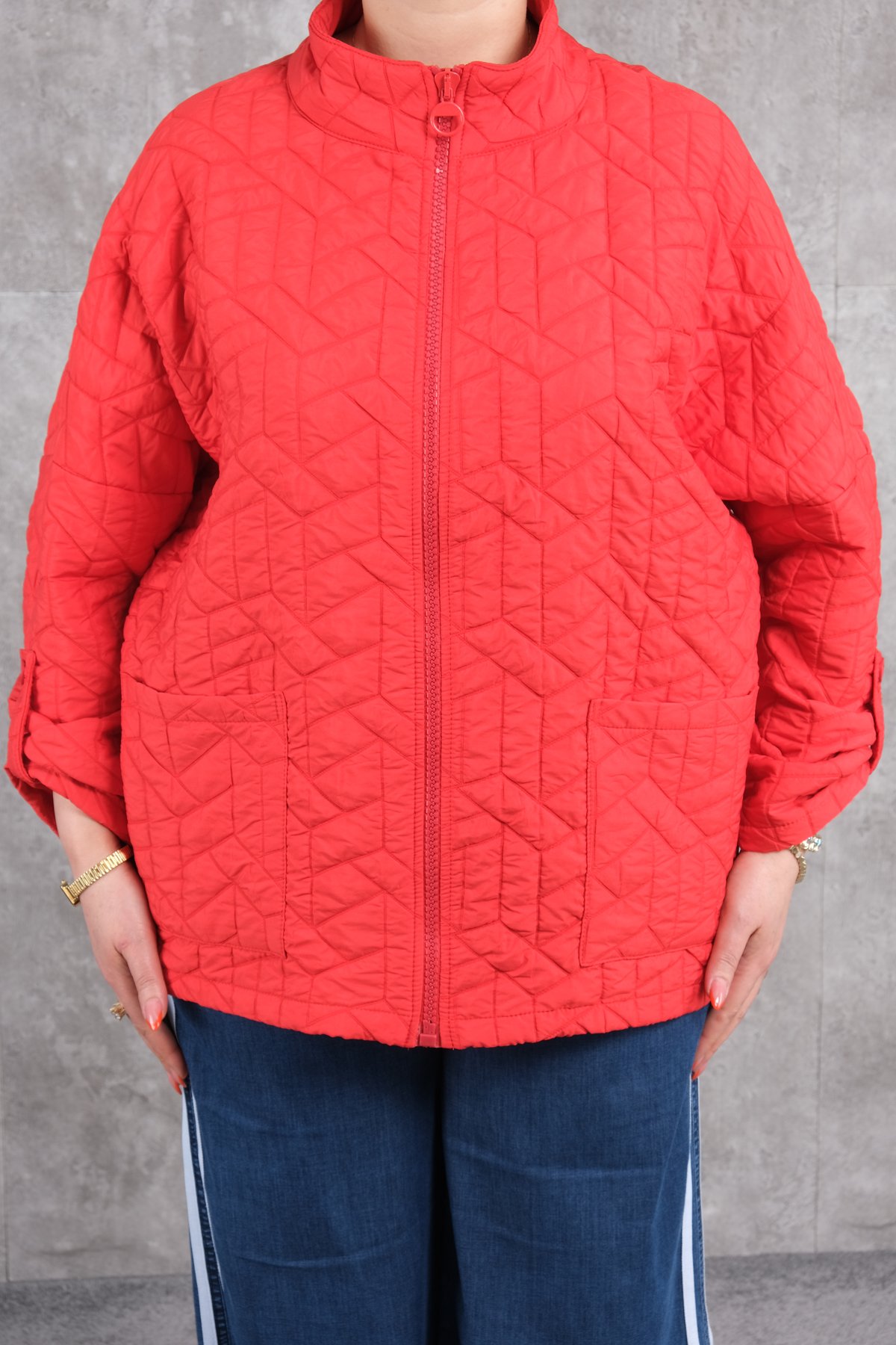 جاكيت رياضي قصير مقاس كبير-الأحمر