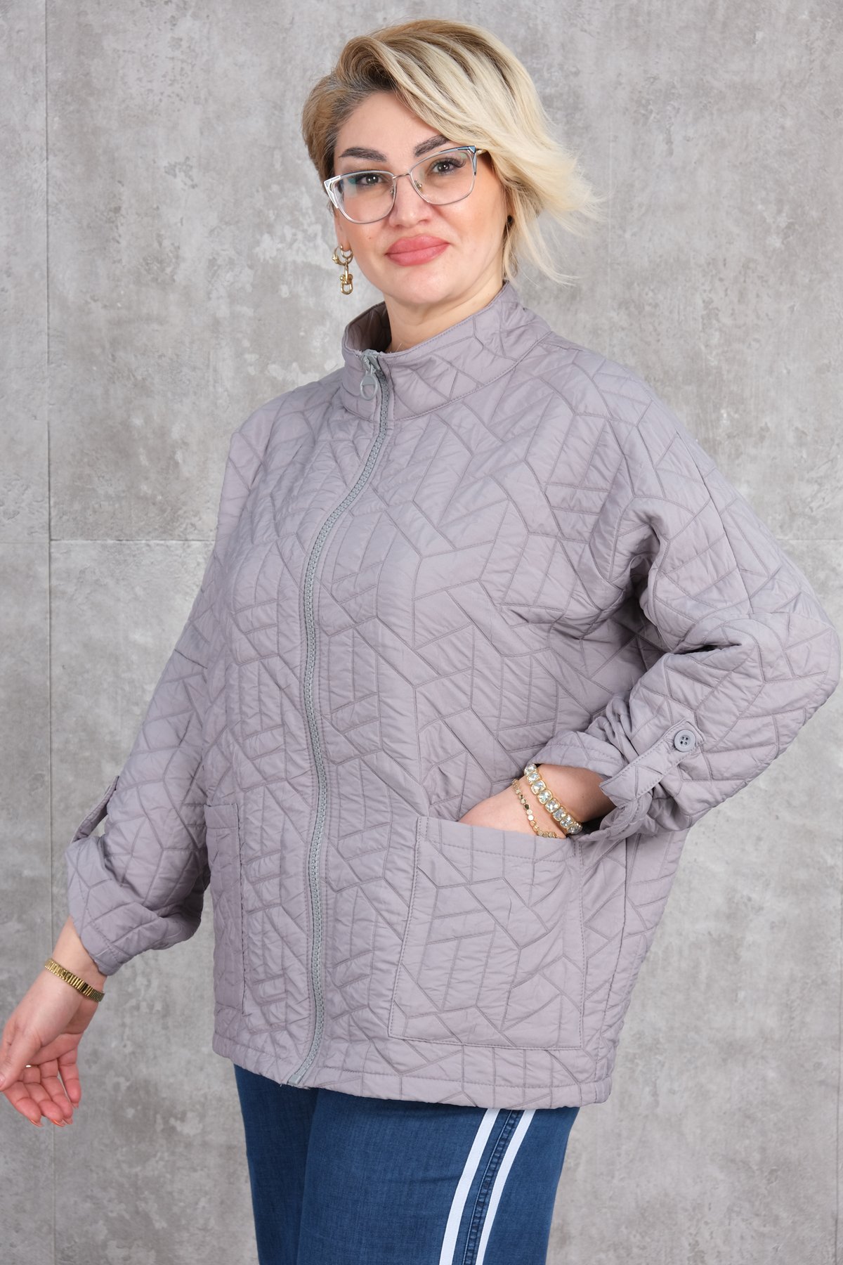 جاكيت رياضي قصير مقاس كبير-الرمادي