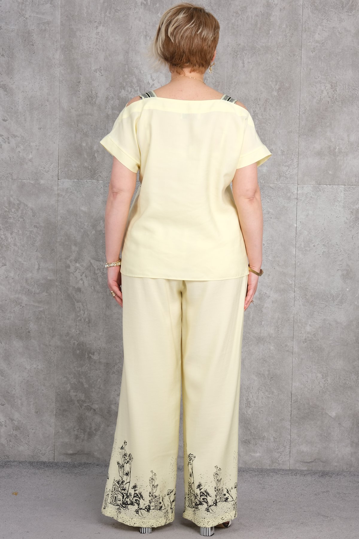 طقم من قطعتين مقاس كبير-الأصفر