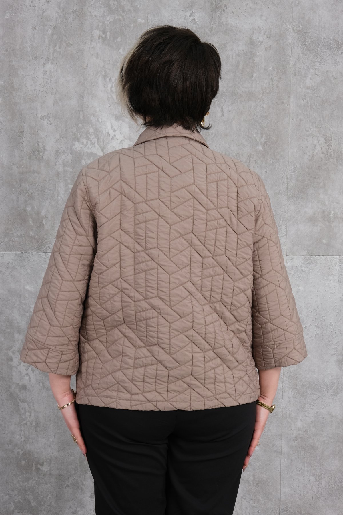 Короткая спортивная куртка больших размеров-ВИЗОНО