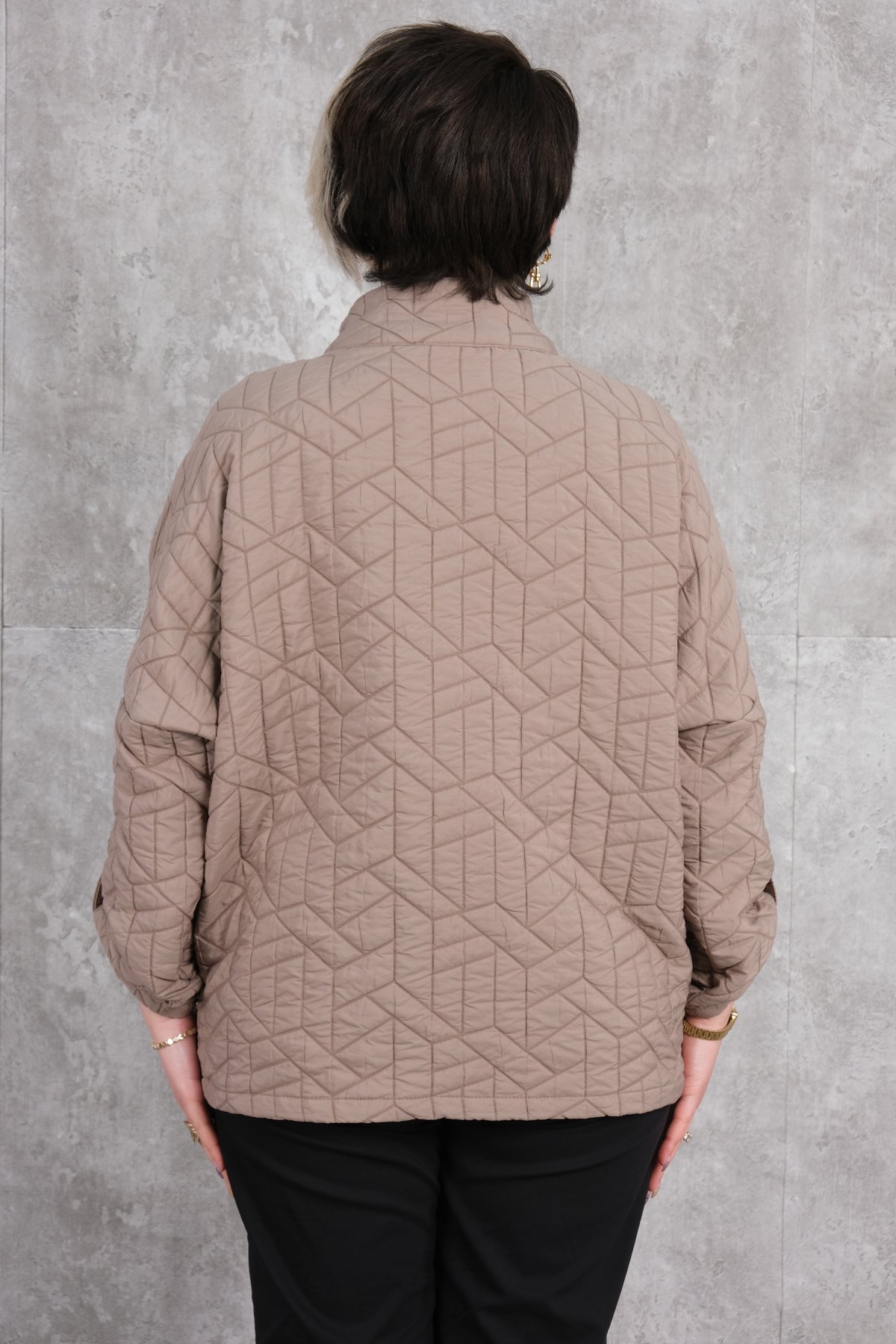 Короткая спортивная куртка больших размеров-ВИЗОНО