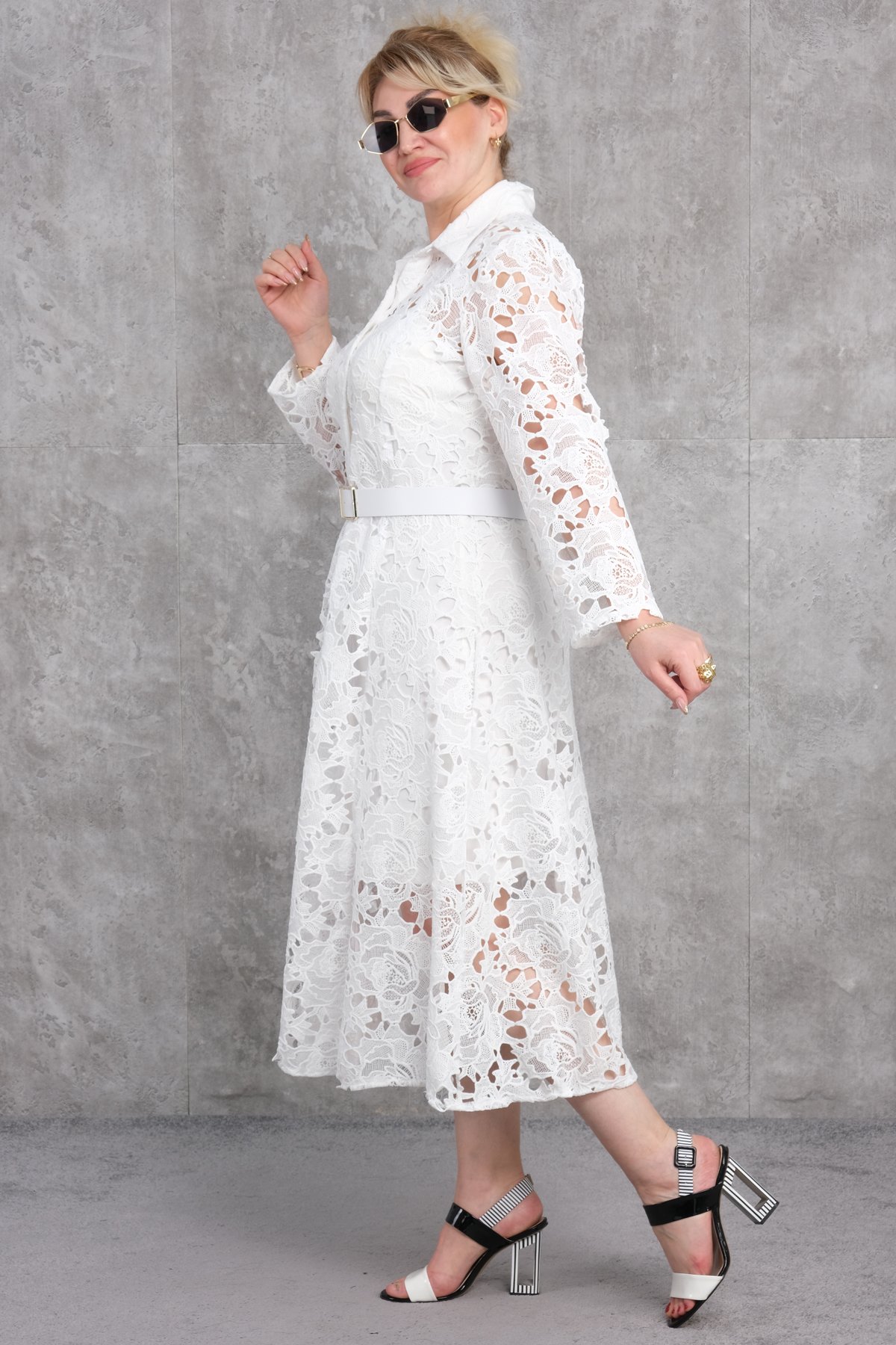 فستان مقاس كبير-الأبيض