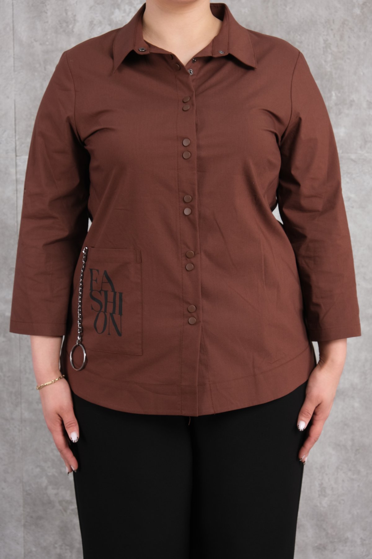 قميص مقاس كبير-البني