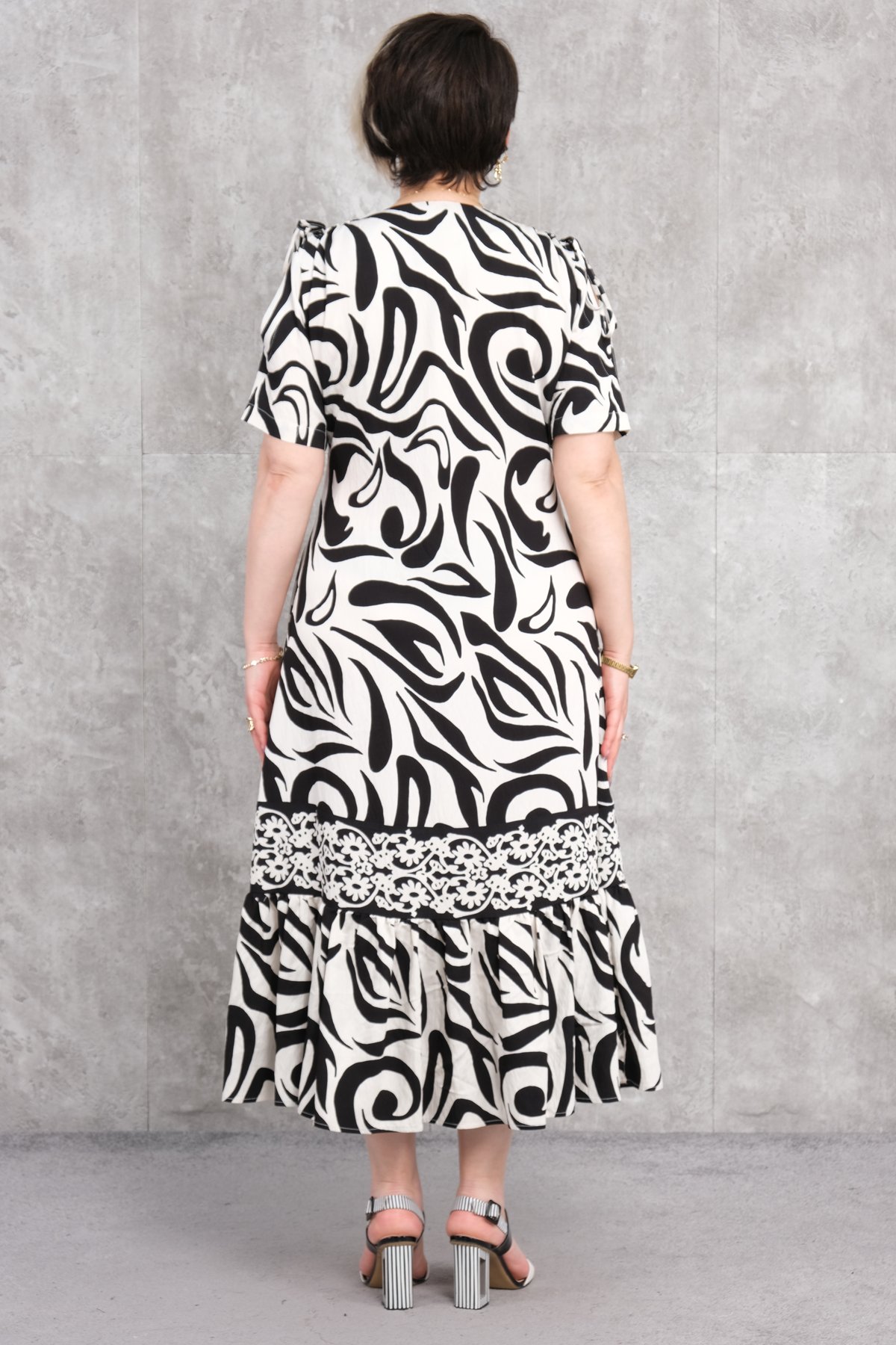 فستان مقاس كبير-الأسود