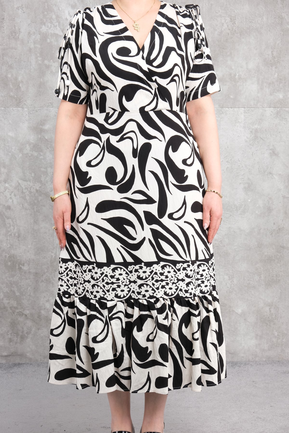 فستان مقاس كبير-الأسود