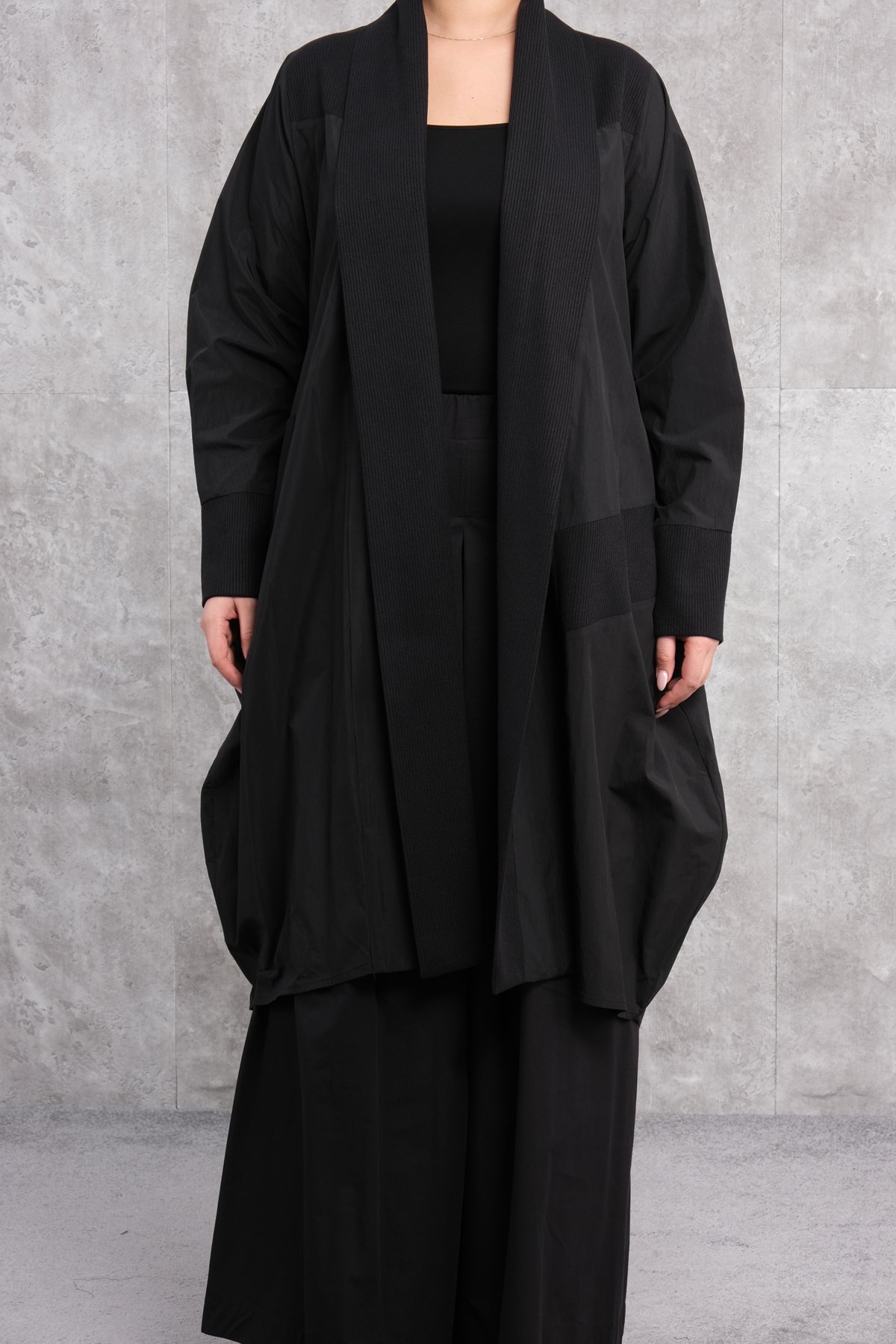 كابري نسائي بمقاسات كبيرة-الأسود