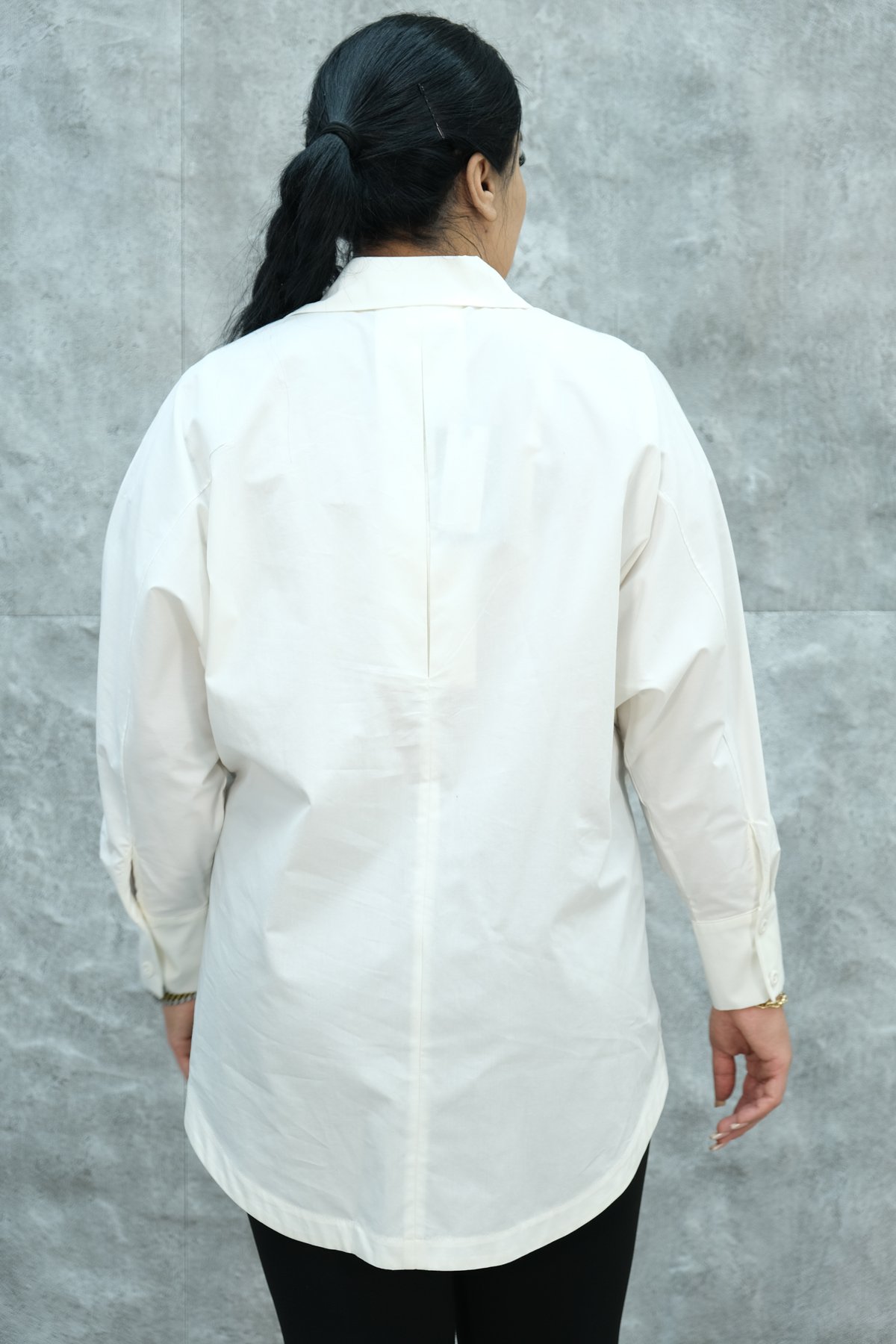 قميص مقاس كبير-بيج فاتح