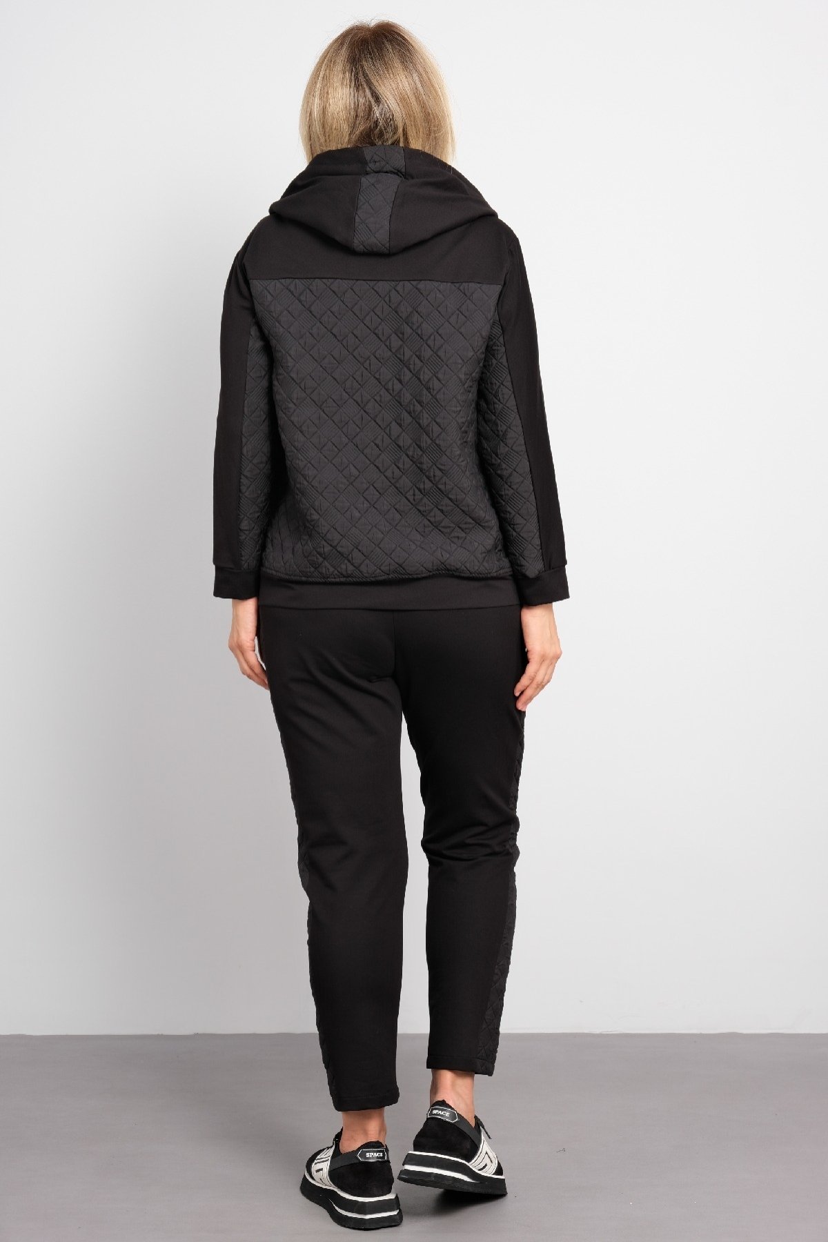 بدلة من قطعتين-الأسود