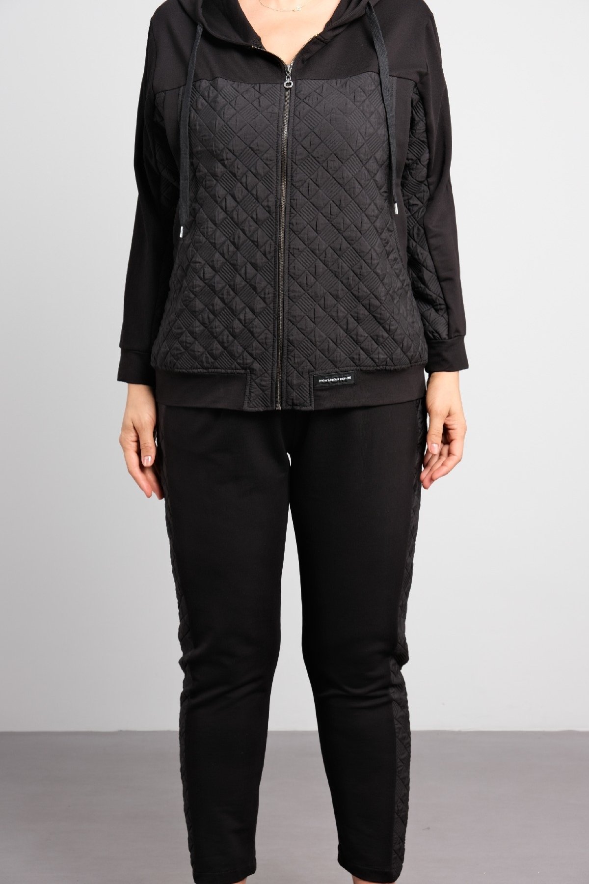 بدلة من قطعتين-الأسود