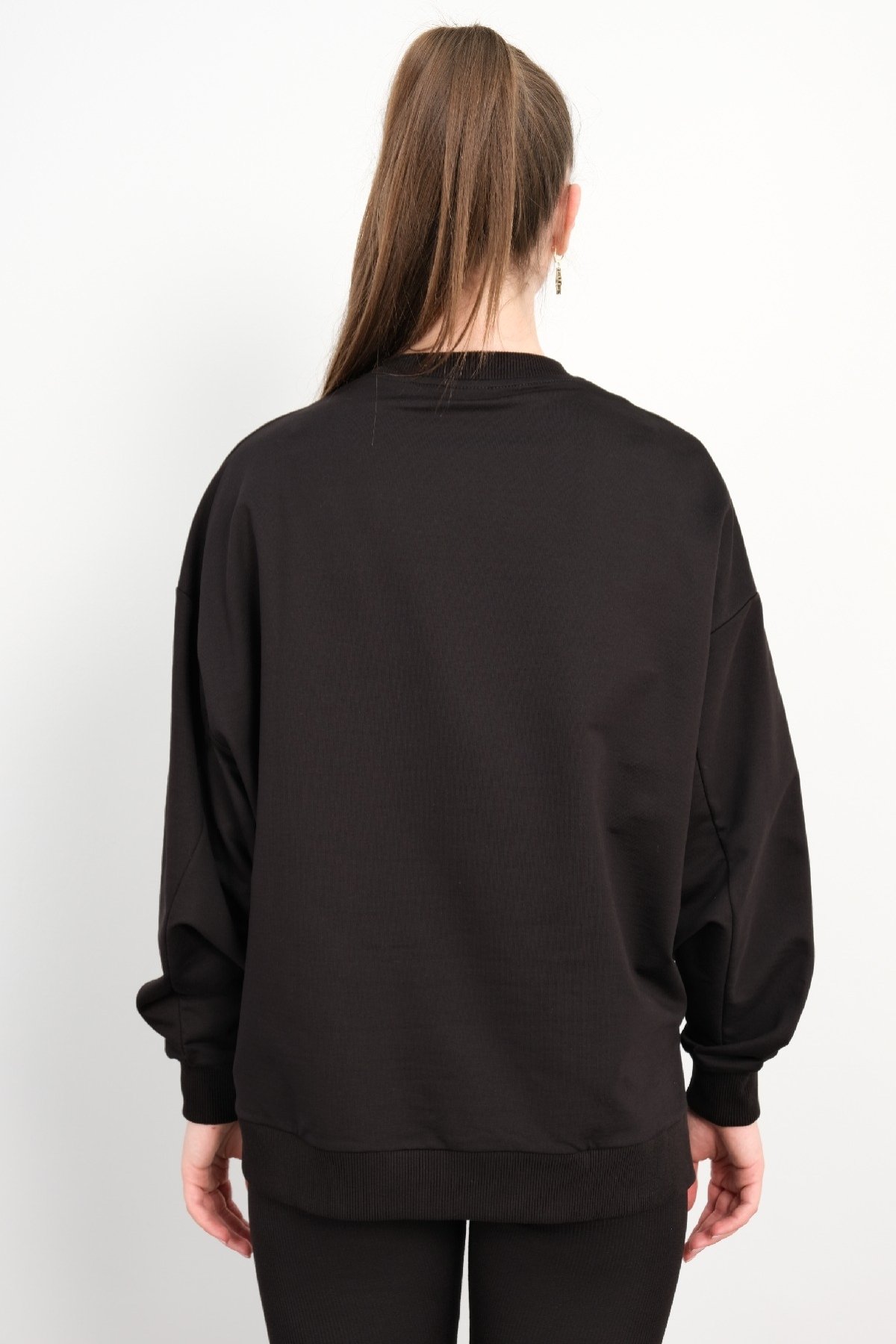 سويت شيرت برقبة دائرية-الأسود