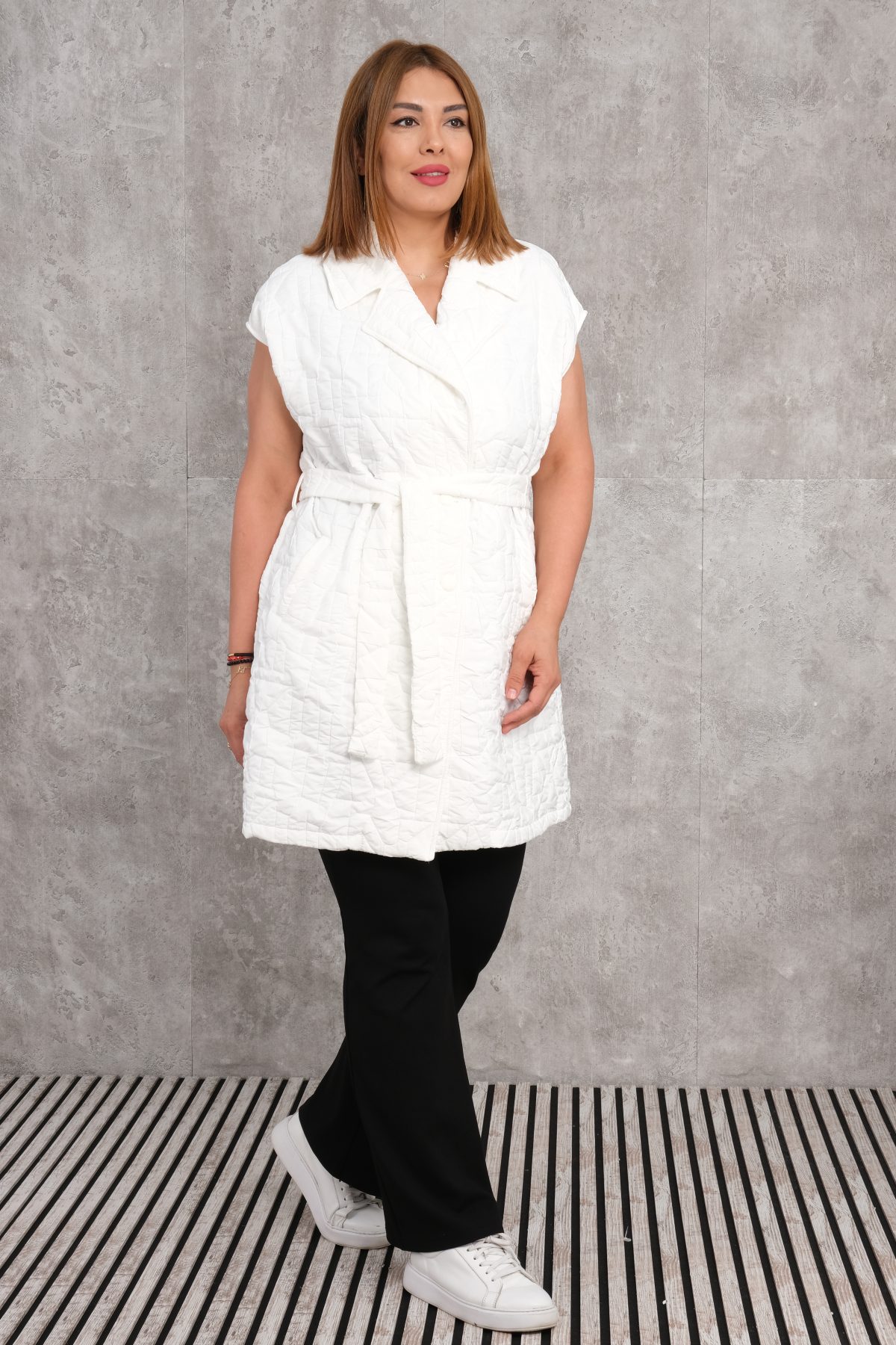 Super Plus Size Quilted Vest-White